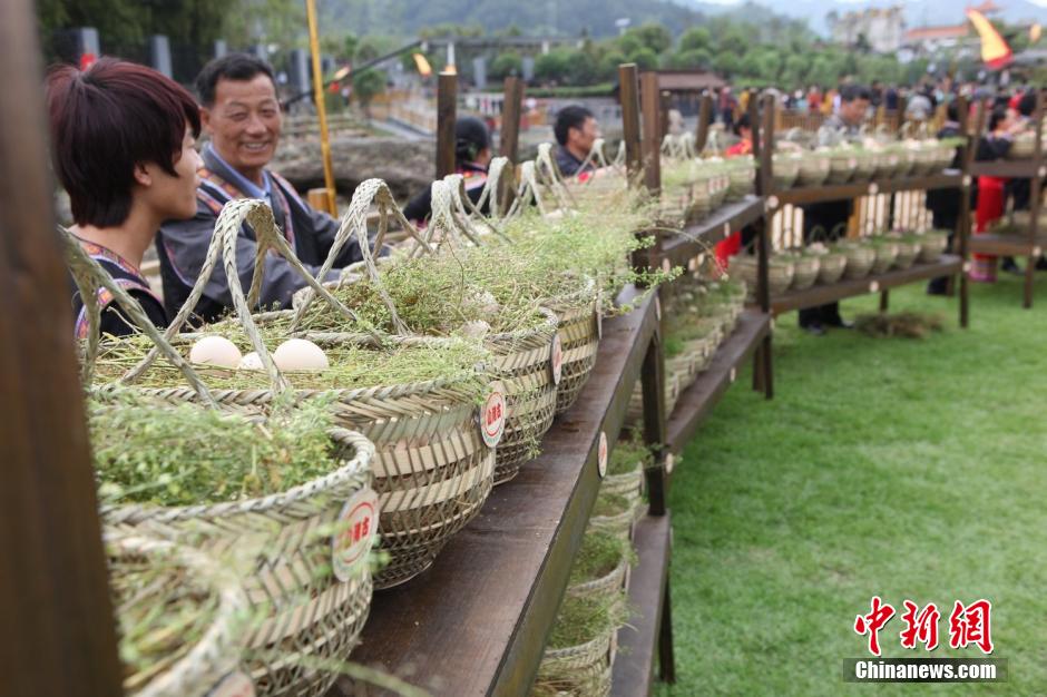 湖南汝城县温泉煮3万3千枚鸡蛋欢度“三月三”