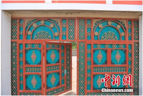 库尔班江·努拉卡力带有维吾尔族图案的院门 受访方供图