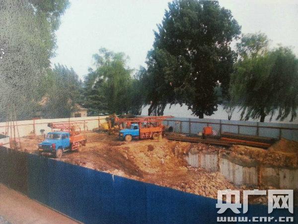 北京一挂牌保护院落私挖地下室 居民多次举报无果