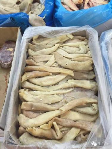 揭秘烧烤黑幕：工业碱泡发、双氧水漂白的“毒心管”