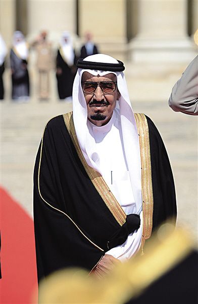 阿卜杜拉病逝后，79岁的萨勒曼继承王位，成为沙特第七任国王。