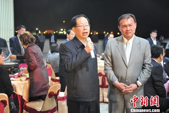 危朝安考察高雄永安渔场与台湾渔会理事长话合作