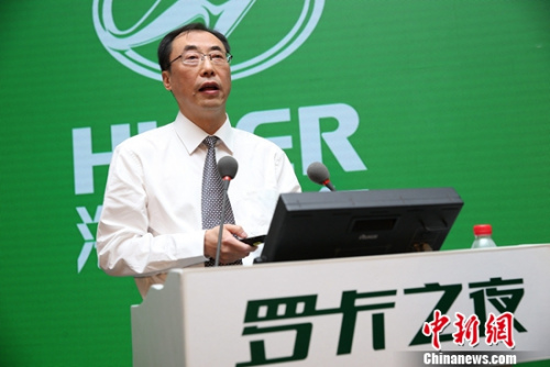 苏州金龙党委书记、副总经理谢飞鸣讲解海格“罗卡生态链“