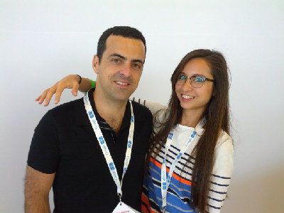 Amanda Rosenberg与已离职的Google Android全球副总裁Hugo Barra。(美国《世界日报》取自网络)