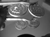 陕西现一贰分硬币背面国徽倒了过来 银行:残币