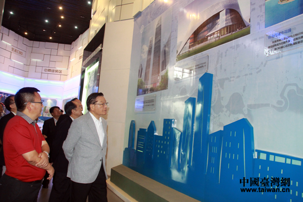 江丙坤率台湾企业家考察银川阅海湾中央商务区建设
