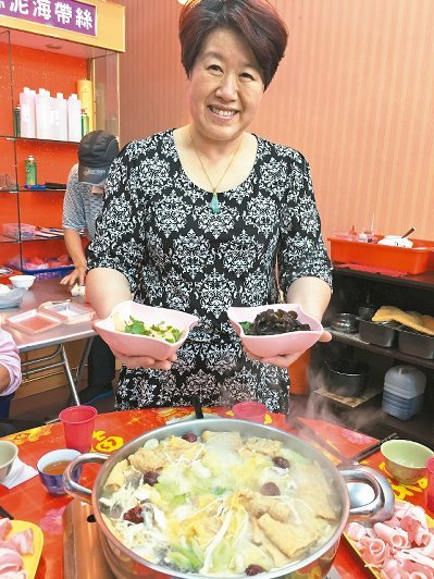 大陆配偶做东北菜受欢迎从吃中找回信心