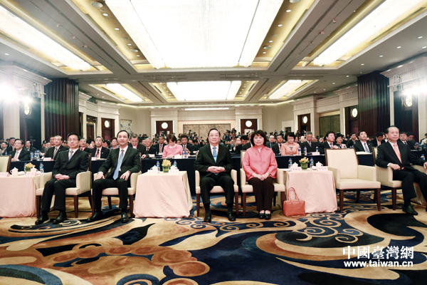第十届两岸经贸文化论坛在上海开幕。
