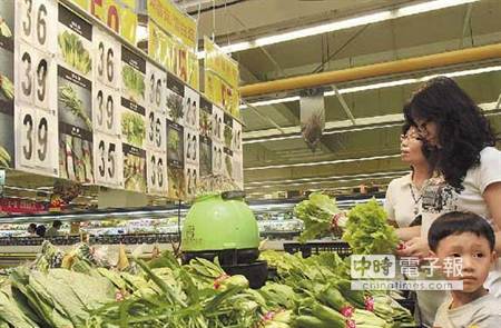 就算油价降了，民生物资仍然涨个不停。(资料照)