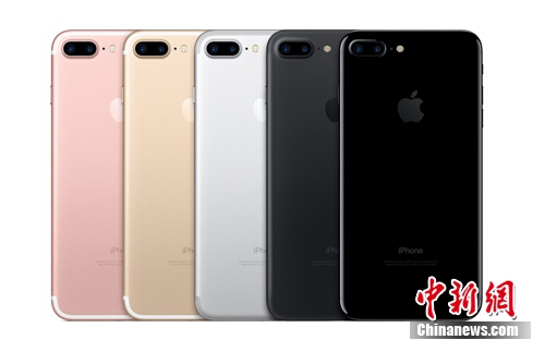 iPhone7和iPhone7 Plus共有5种颜色可选。图片来源：苹果官网