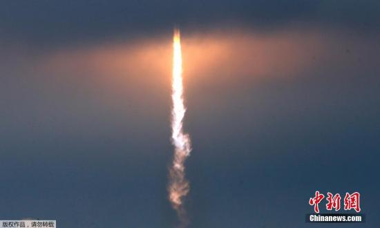 在经历去年9月的爆炸事故后，美国太空探索技术公司2月19日重启“太空物流”，从人类首次登月发射台成功发射“猎鹰9”火箭，将“龙”货运飞船送往国际空间站，并又一次实现“猎鹰9”火箭第一级陆地回收。