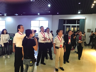 台湾嘉宾参访乐清海峡两岸经贸合作试验区(雁荡山博物馆)。