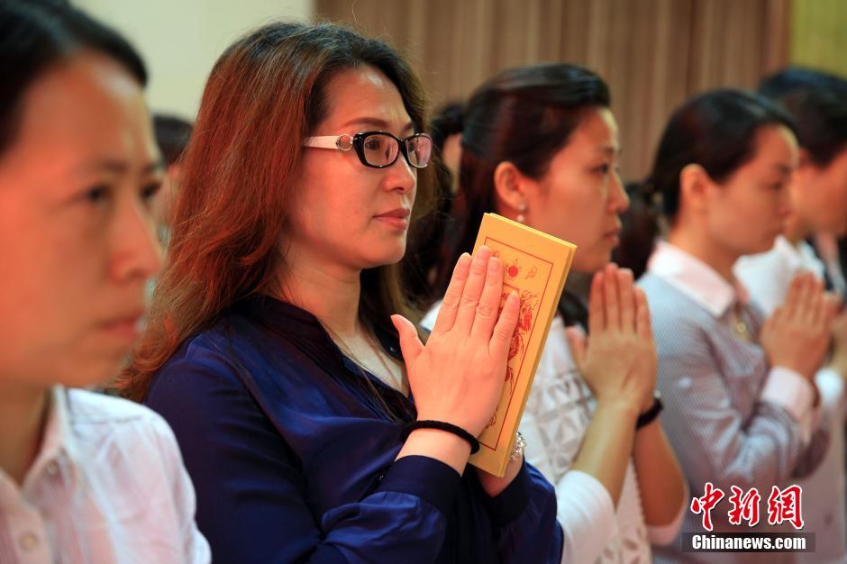 上海百年禅寺首次“祈福考生”众多家长参加