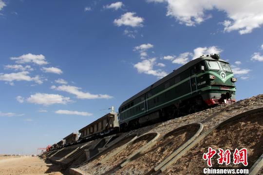 西宁12月17日电 (郭雪媛)"锡北铁路是青海省盐湖地区首条地方工业铁路