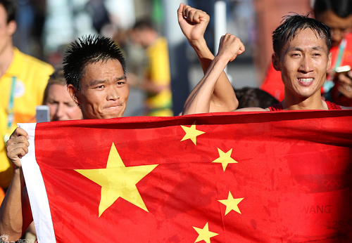 里约冠军父母种田卖房还债 家境清寒仍住出租屋里