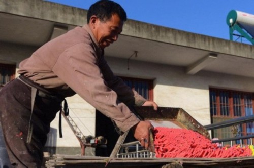 陕西户县粉笔村全村80农户制作粉笔
