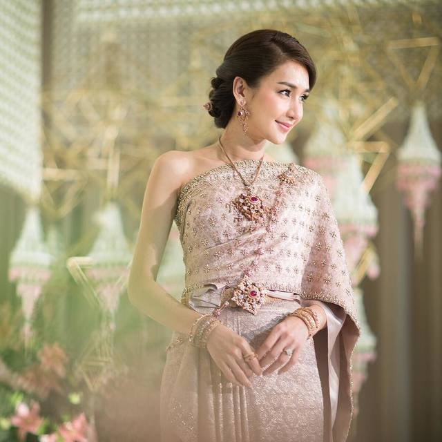 婚礼就要美不胜收 看泰国俏佳娘的6套婚服! 美吾美将待人之美