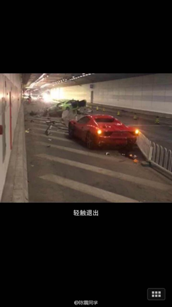 北京鸟巢附近法拉利撞毁兰博基尼惨烈车祸现场