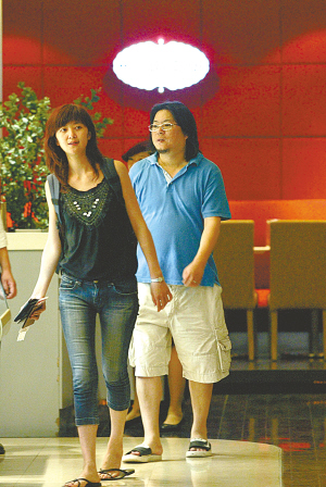 相处4小时后闪婚 专家提醒婚姻大事不宜草率_区域经济_中国台湾网