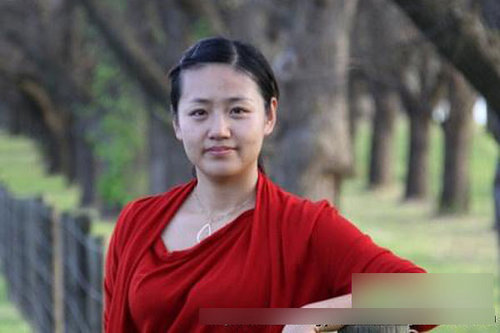 曹云金与郭德纲开撕后染白发剪寸头心情大好