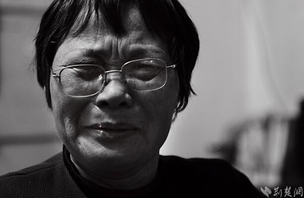 六旬老人送快递为儿还高利贷 被称为"快递奶奶"